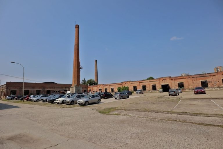 Zatvara se parkiralište “Trg topolivaca” 21.06.23 parking arsenal 1 768x512 (1)