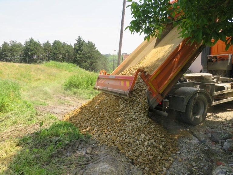 JKP “Šumadija”: Intenzivirani radovi na saniranju putne infrastrukture 3s 768x576
