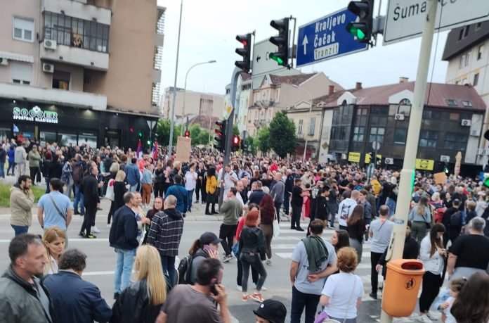 Završen protest “Srbija protiv nasilja” u Kragujevcu Protest3 696x459