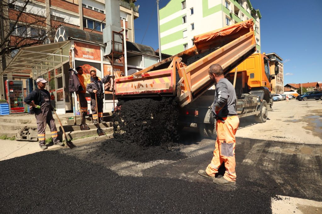 Krpljenje „udarnih“ rupa u Erdogliji i Malim Pčelicama 29.03.24 Udarne Rupe 5