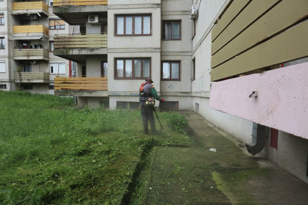 U toku uređivanje zelenih površina na Aerodromu 6