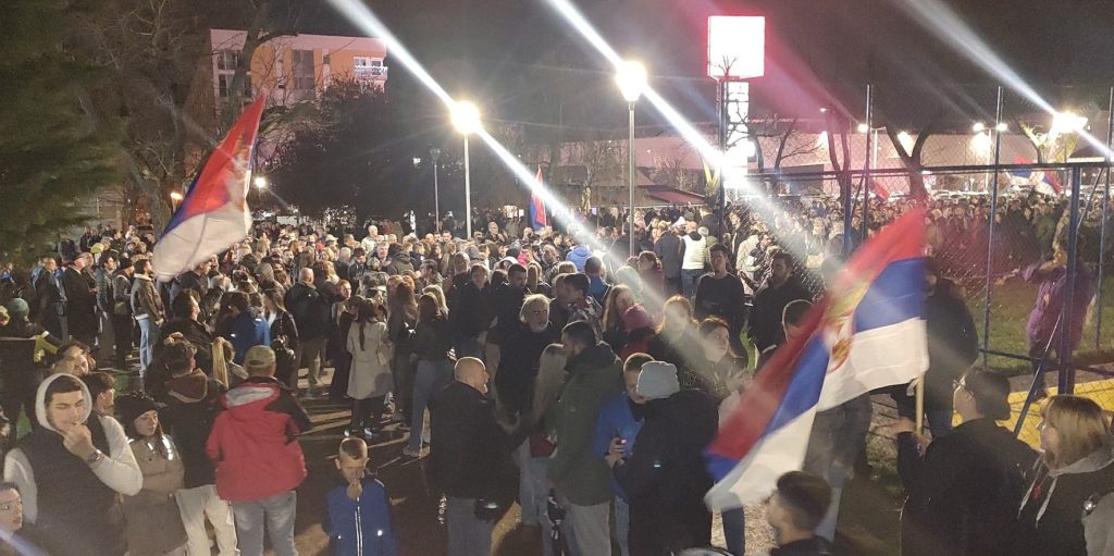 Građani šetali od centra do Kolonije, studenti organizovali protest zbog napada u Novom Sadu Sokolana (1)