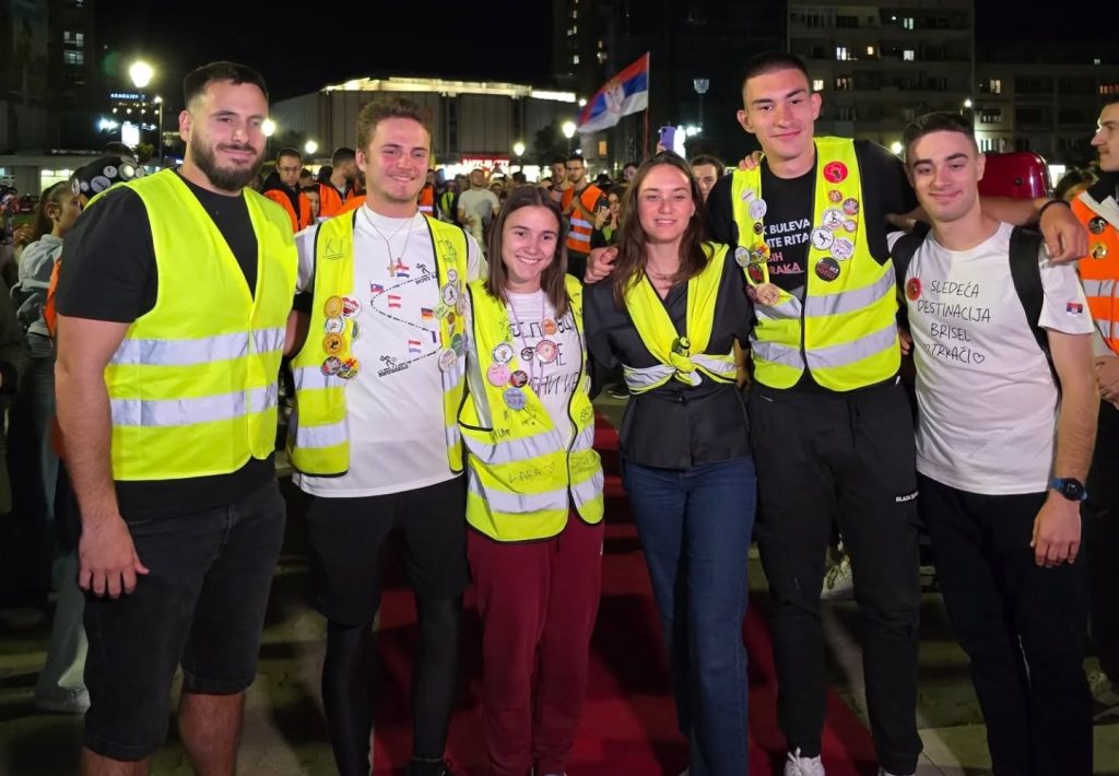 Kragujevčani svečano dočekali studente maratonce iz Brisela Maratonci Docek