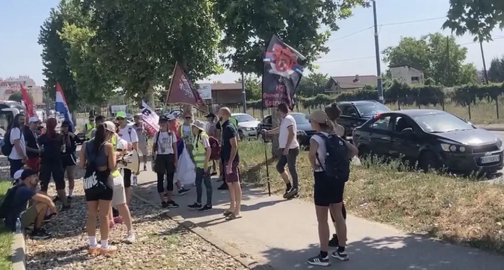 Građani Kragujevca krenuli u šetnju do Knića Pesacenje knic