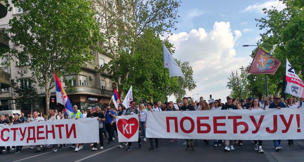 Studenti se zahvalili građanima koji su juče bili na Slaviji: „190.000 puta hvala!“ Studenti podedjuju slavija