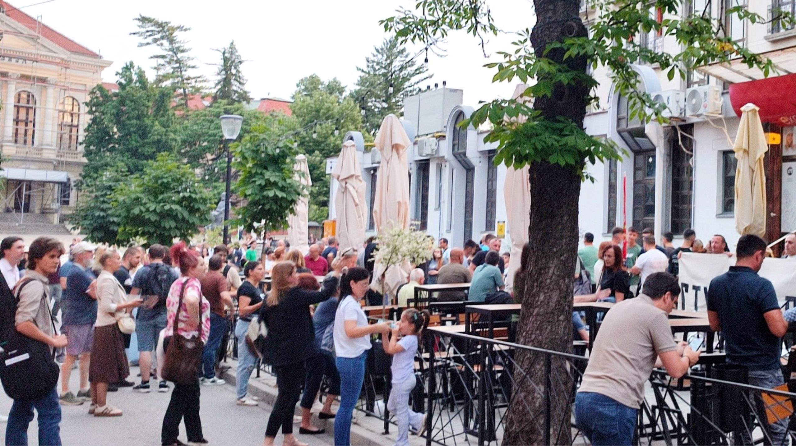 Ispred doma omladine
