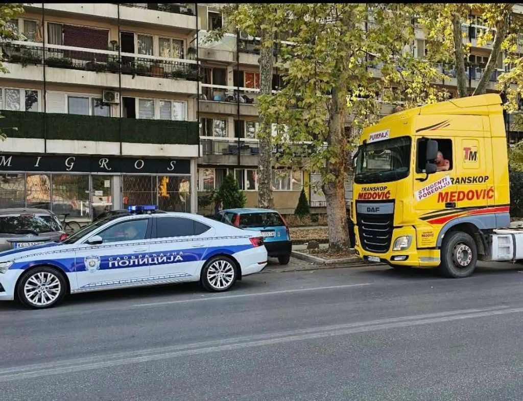 Rakić: Vlasnik kamiona kažnjen zbog nalepnice „Studenti pobeđuju“ 798077760 1012650275115428 6706730277379089088 n